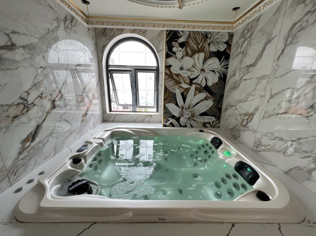 BÀN GIAO PHÒNG XÔNG HƠI KHÔ, ƯỚT, BỒN JACCUZZI CHỊ ĐẠM – NINH HIỆP